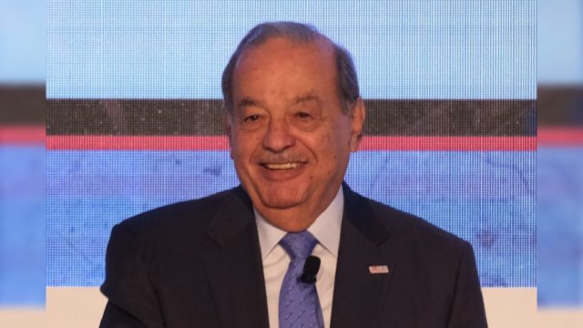 Carlos Slim propone eliminar tesis y examen profesional como requisito para titulación