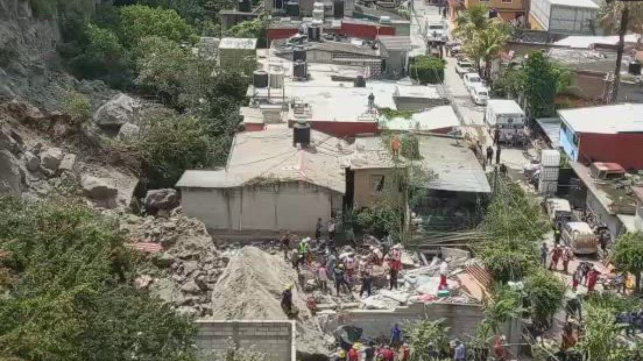 Derrumbe de cerro en Chipitlán, Morelos, deja 5 al menos personas atrapadas