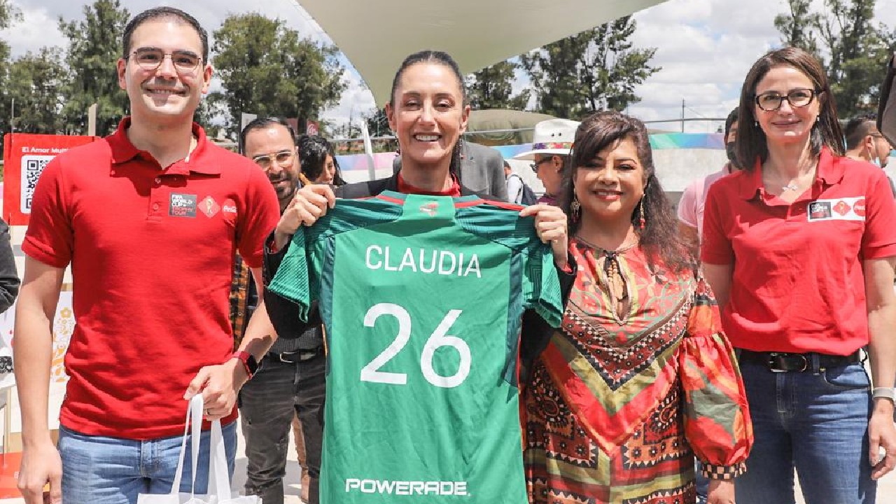Claudia Sheinbaum se pintaría el cabello de rosa si la Selección Mexicana llega al quinto partido