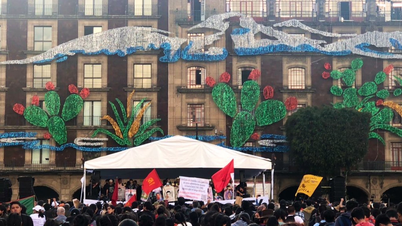 En video se exhibió a encapuchados que vandalizaron edificios durante marcha por Ayotzinapa