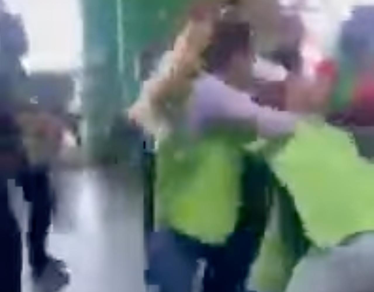 Video: Trabajadoras de supermercado en Coahuila se pelean en pleno horario laboral