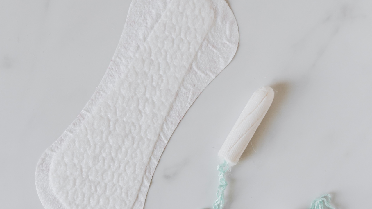 Productos de higiene menstrual podrían ser gratis con esta iniciativa