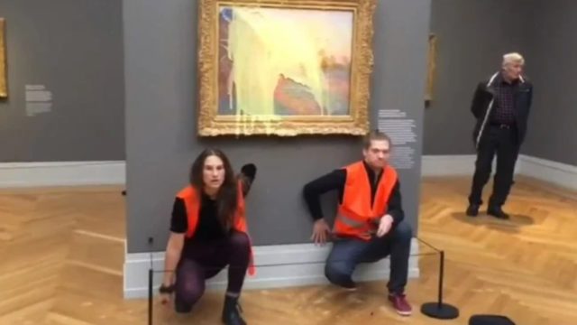 Una vez más: Activistas lanzan pure de papa a un cuadro de Monet en Alemania