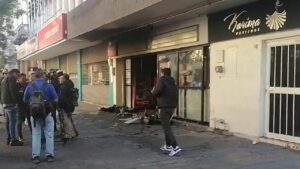 Shock en Guadalajara: lo despidieron de su trabajo y se vengó quemando dos tiendas