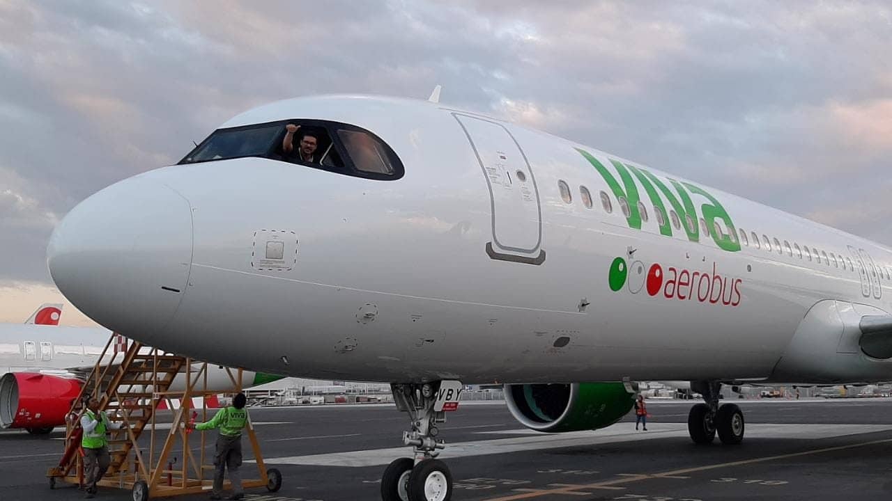 'Entramos en pánico'; denuncian que avión de Viva Aerobus se quedó sin oxígeno antes de despegar