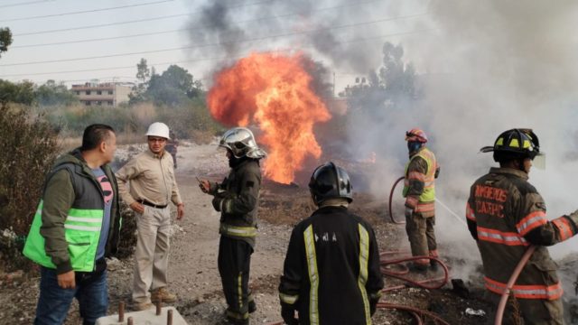 Reportan incendio en 6 ductos de gas en Ecatepec