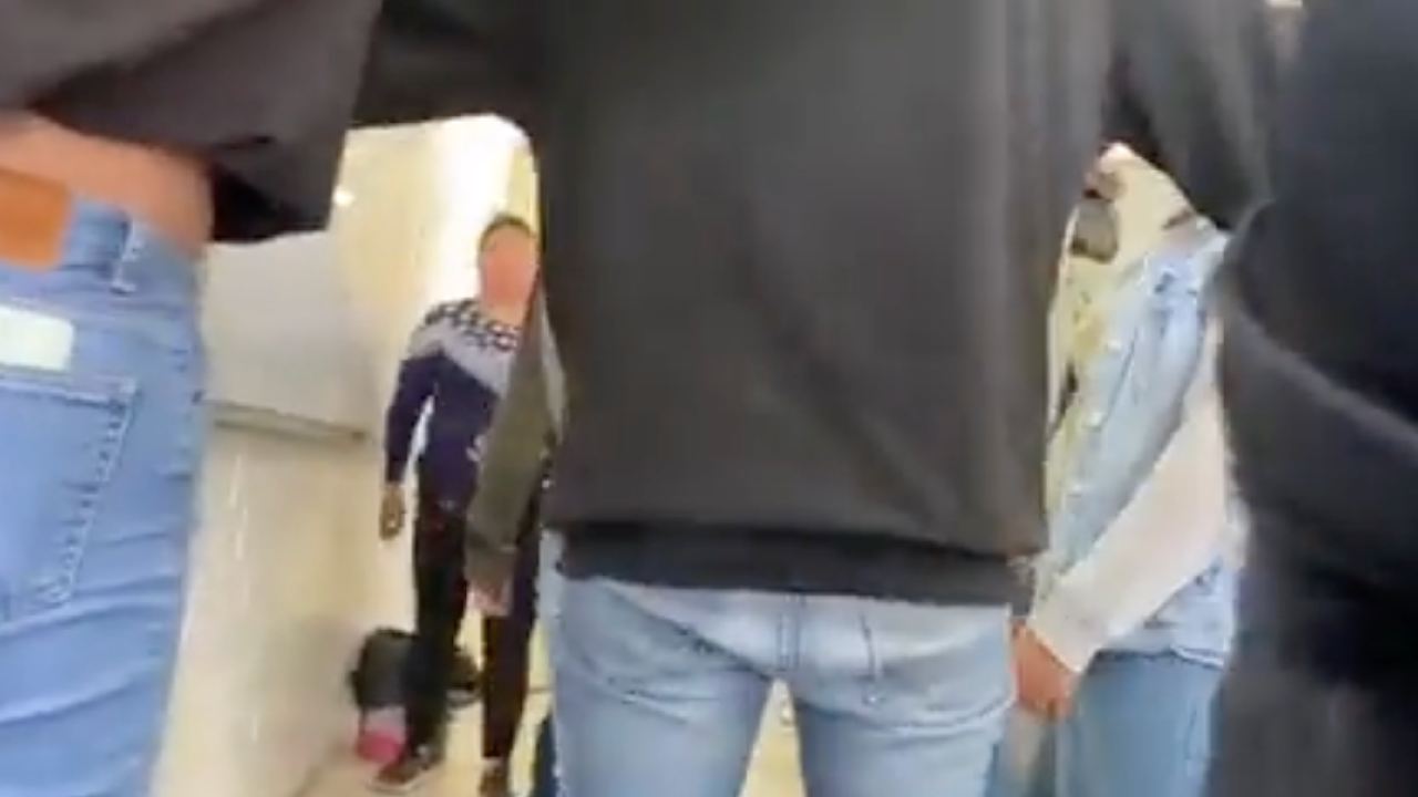 Video: Madre golpea en el salón a profesora del Colegio de Bachilleres 1