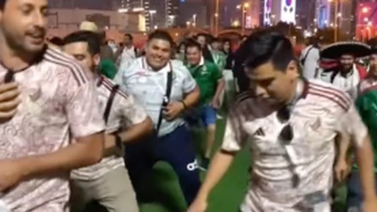 Video: Mexicanos bailan ‘Payaso de rodeo’ en Mundial de Qatar