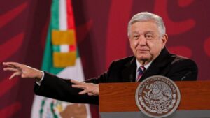 AMLO pide a Biden aterrizar en el AIFA en su próxima visita a México
