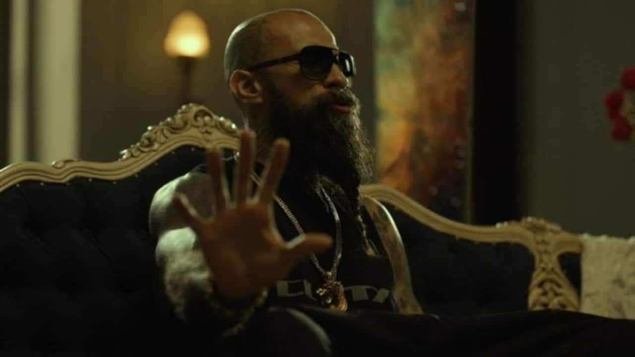 Babo de Cártel de Santa... Toda una fichita - Plumas Atómicas