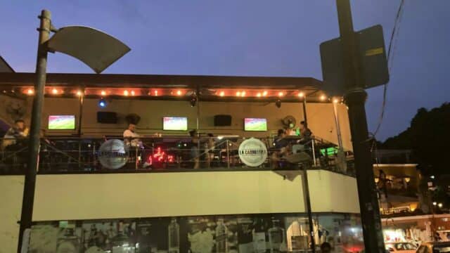 Golpean a cliente de bar en centro de Cuernavaca por no dejar propina