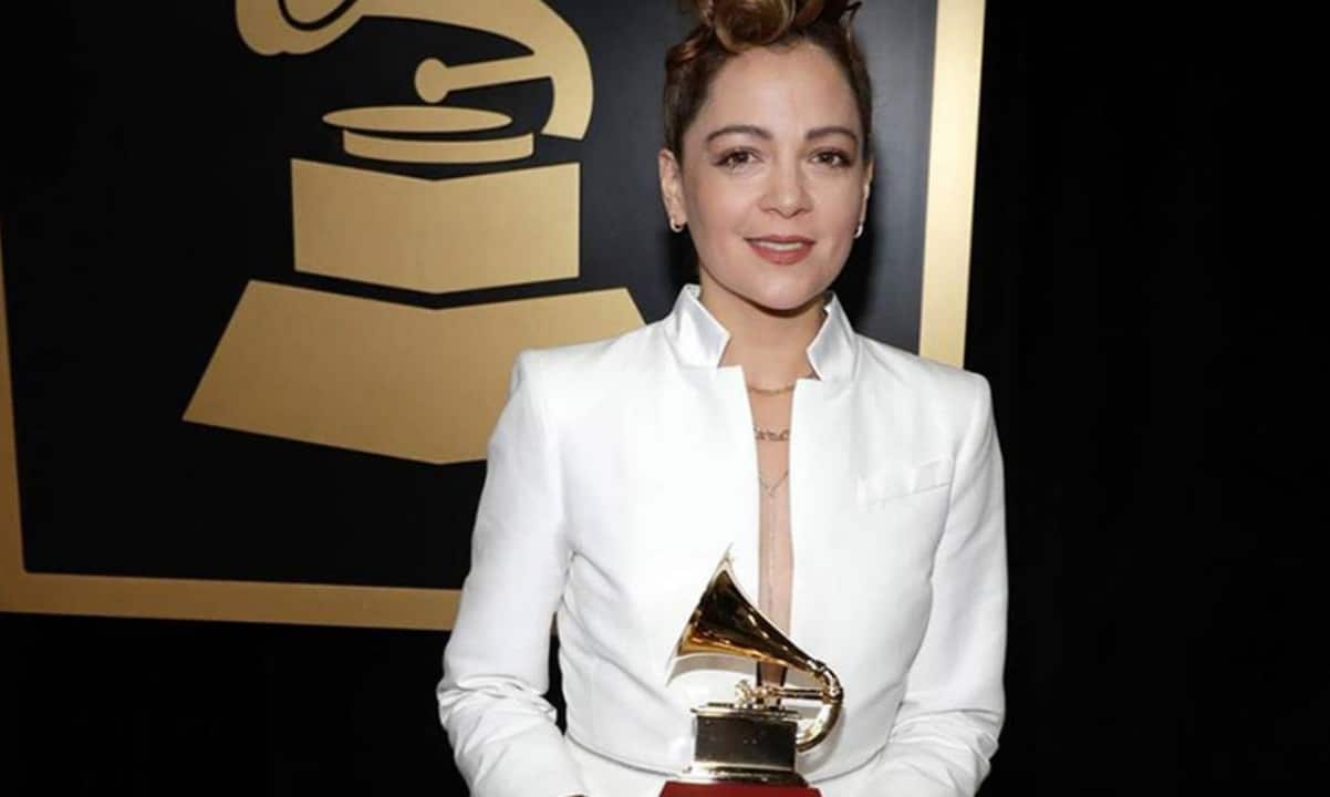Natalia Lafourcade se lleva el Grammy a Mejor Álbum de música regional mexicana