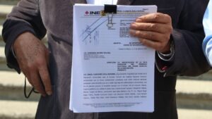 INE detecta 17 mil firmas de muertos en la Revocación de Mandato
