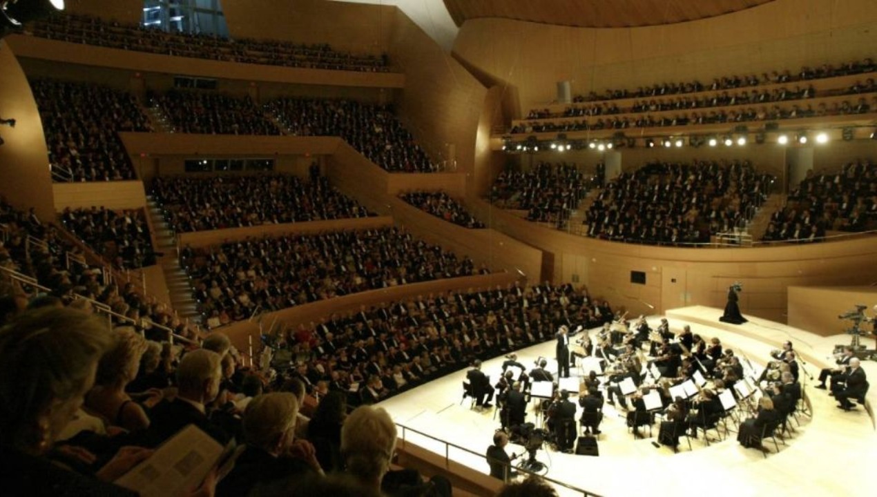 Mujer tiene fuerte orgasmo en pleno concierto durante Sinfonía de Tchaikovski